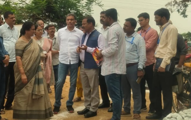 Central Silk Board Member & CSB officers visit cocoon market